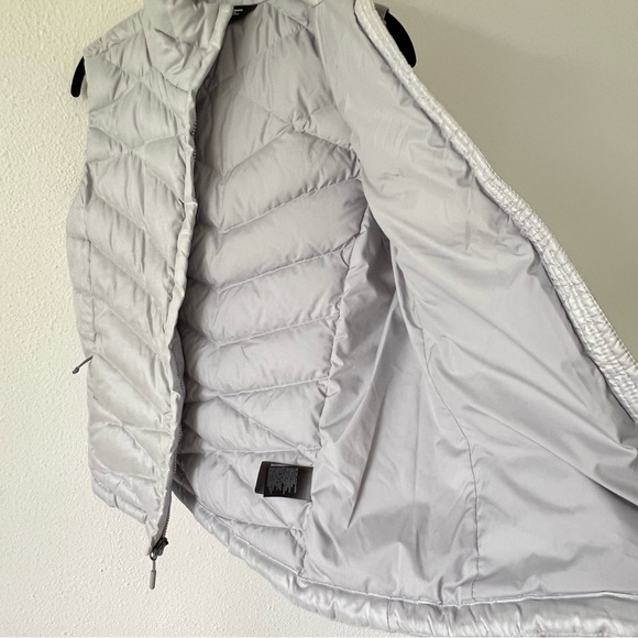 The North Face 550 Fill Women's Down Quilted Puffer Vest Light Gray Size Small - Picture 11 of 16
